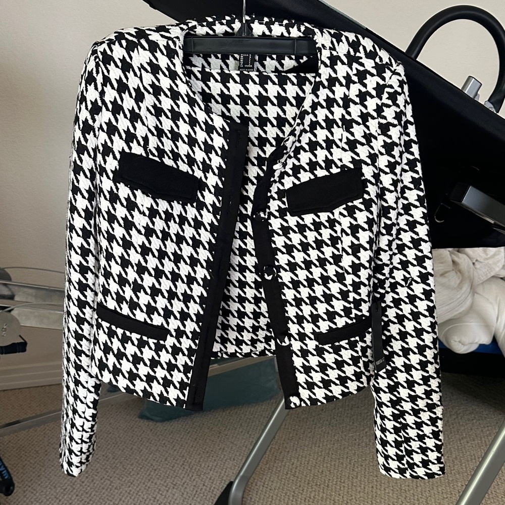 Stylish Forever 21 Black and White Houndstooth Women's Jacket and Skirt; Size L